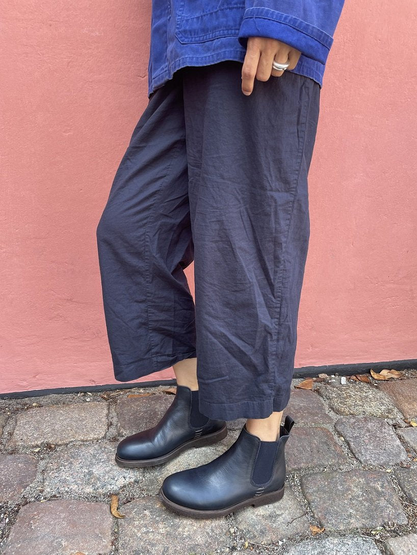 DRESS 04 – Chelsea Boots