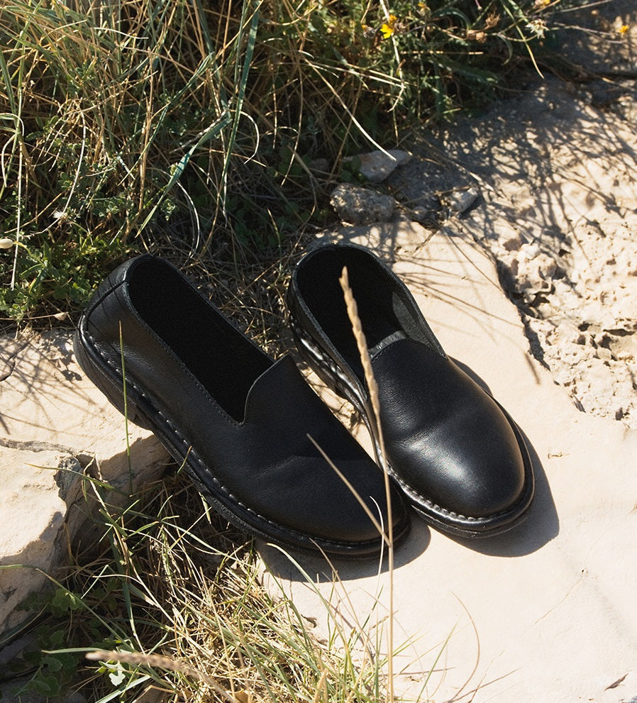 HAND 06 – Leather slippers