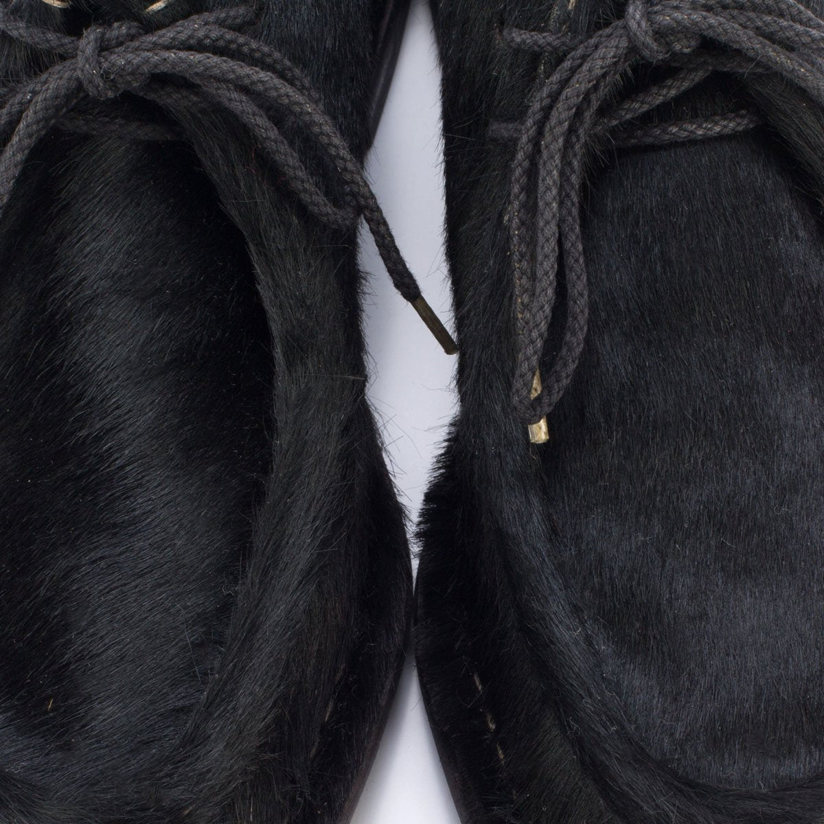 HAND 09 – Black Pony