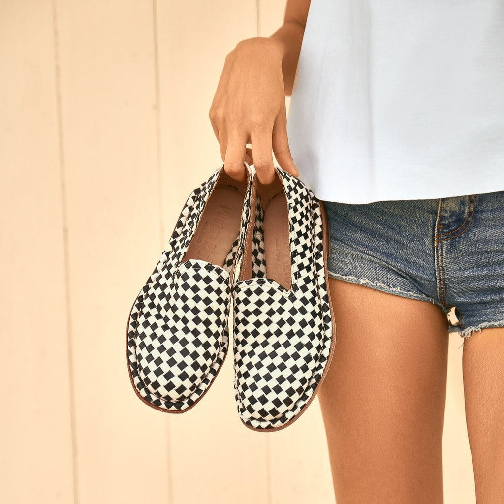 HAND 06 – Woven slippers