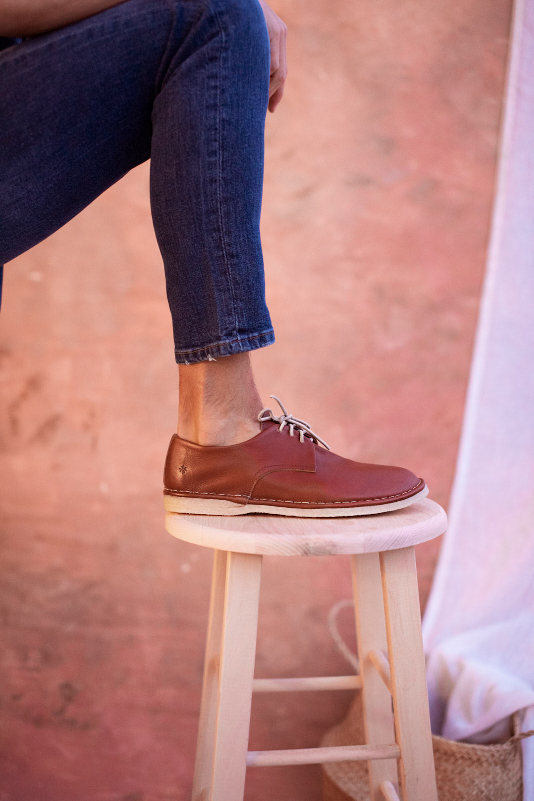 HAND 04 CREPE – Burnt Brown