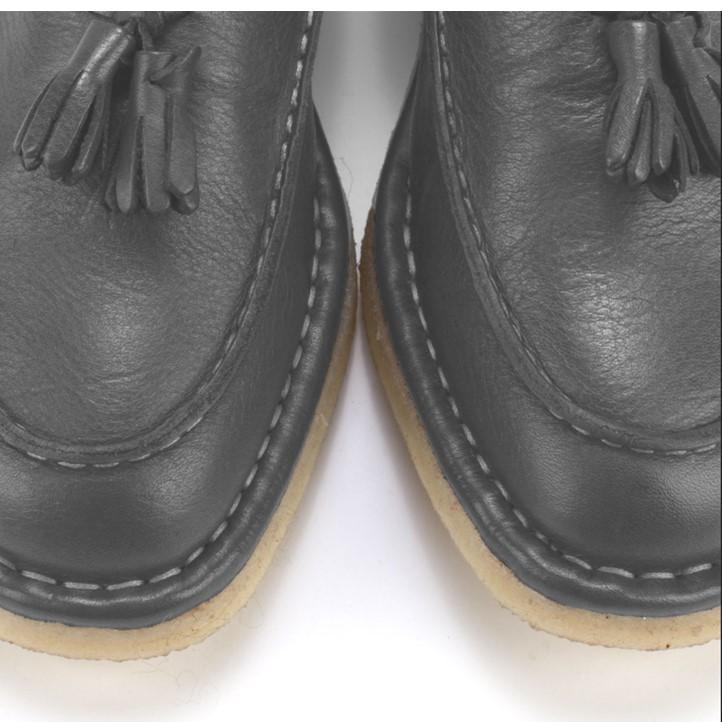 HAND 08 W – Crepe loafers