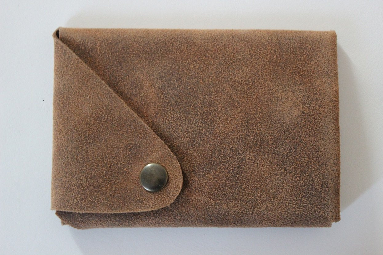 D CARD HOLDER - Suede Walnut