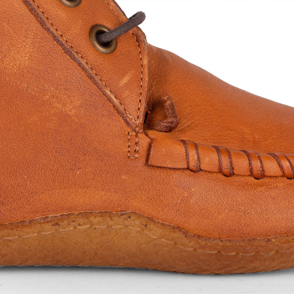 HRN 03 – Tan ankle boots