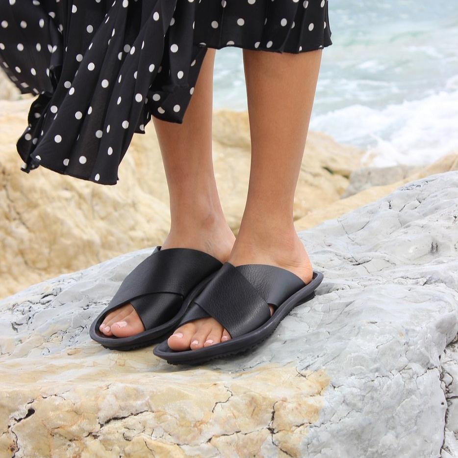 OP-N07 W – Leather sandals