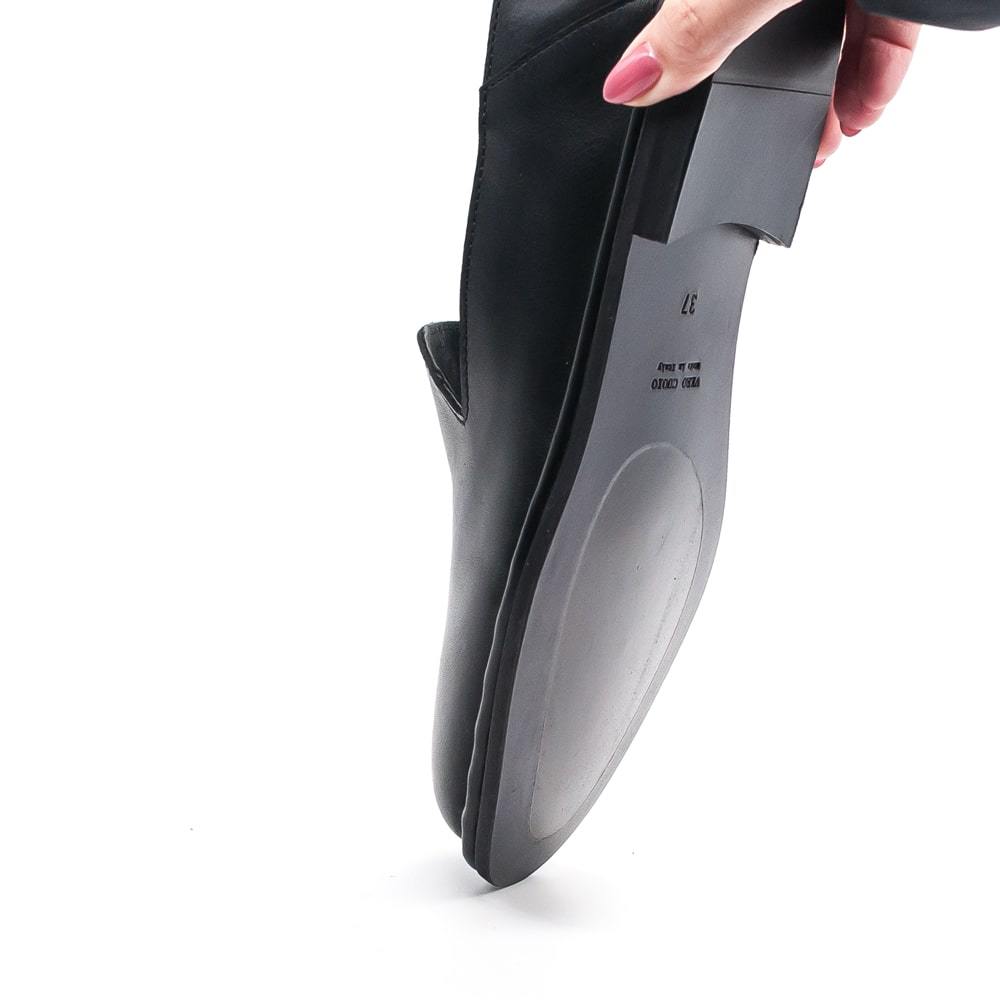 HAND 06 – Leather slippers