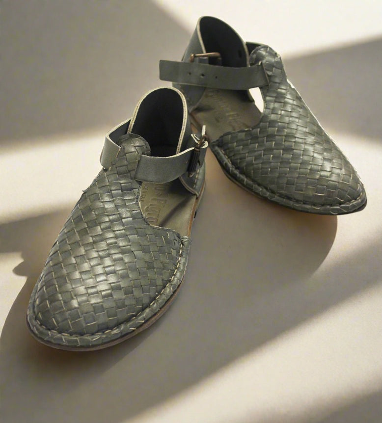 HAND 1111 - Woven shoes